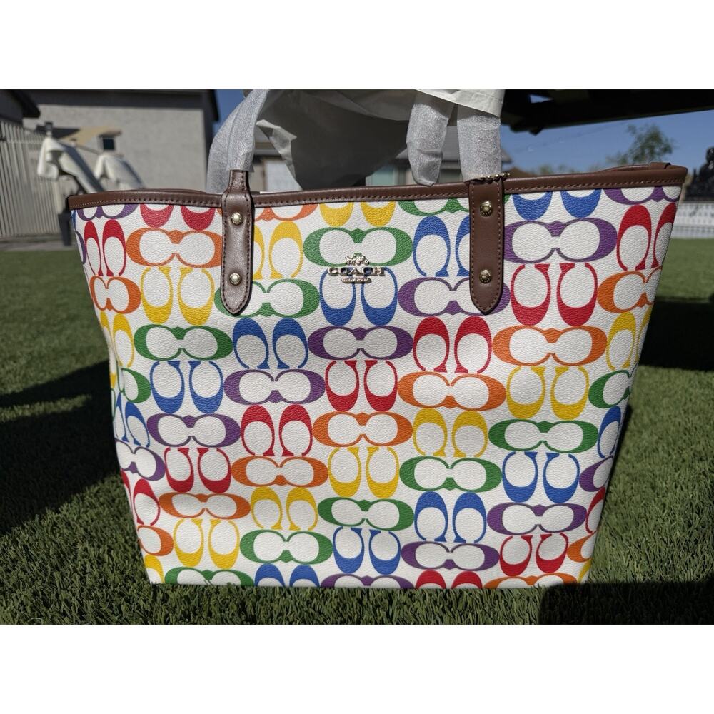 NWT Coach Reversible City Tote In Rainbow Signature Canvas 2463 Navy Blue - Picture 4 of 8
